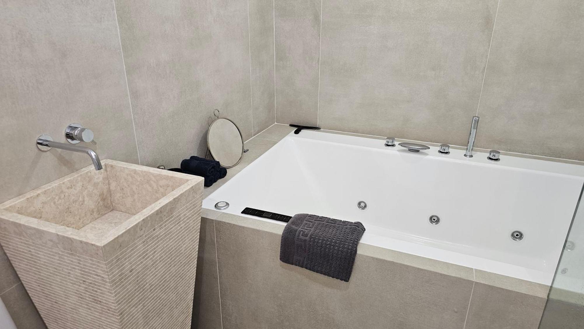 Appartamento Oasis Jacuzzi Retreat Marbella Esterno foto