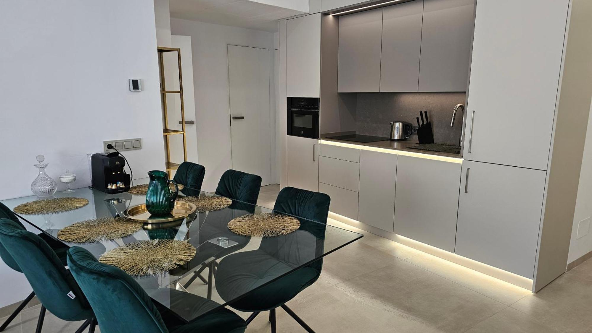 Appartamento Oasis Jacuzzi Retreat Marbella Esterno foto