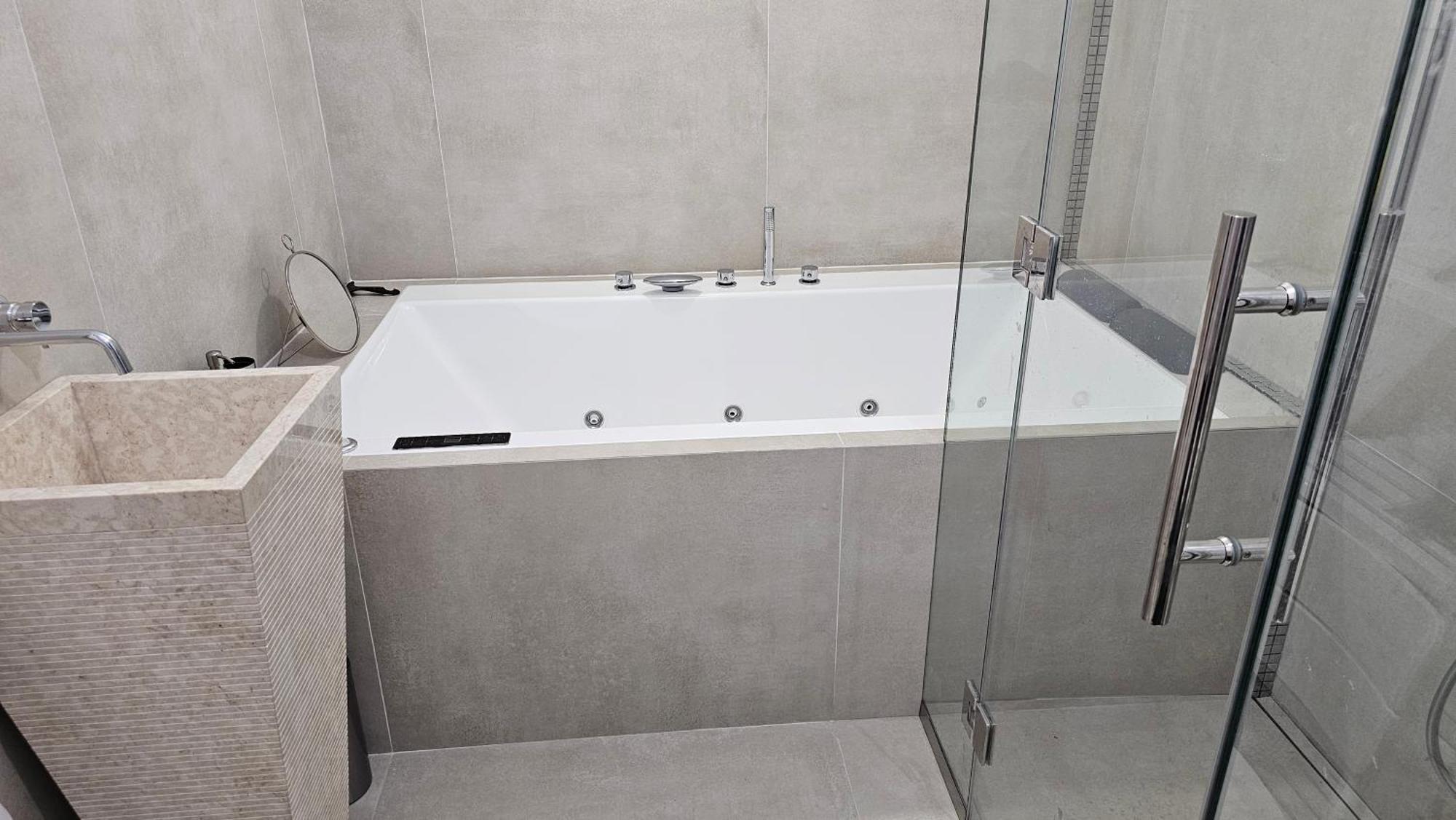 Appartamento Oasis Jacuzzi Retreat Marbella Esterno foto